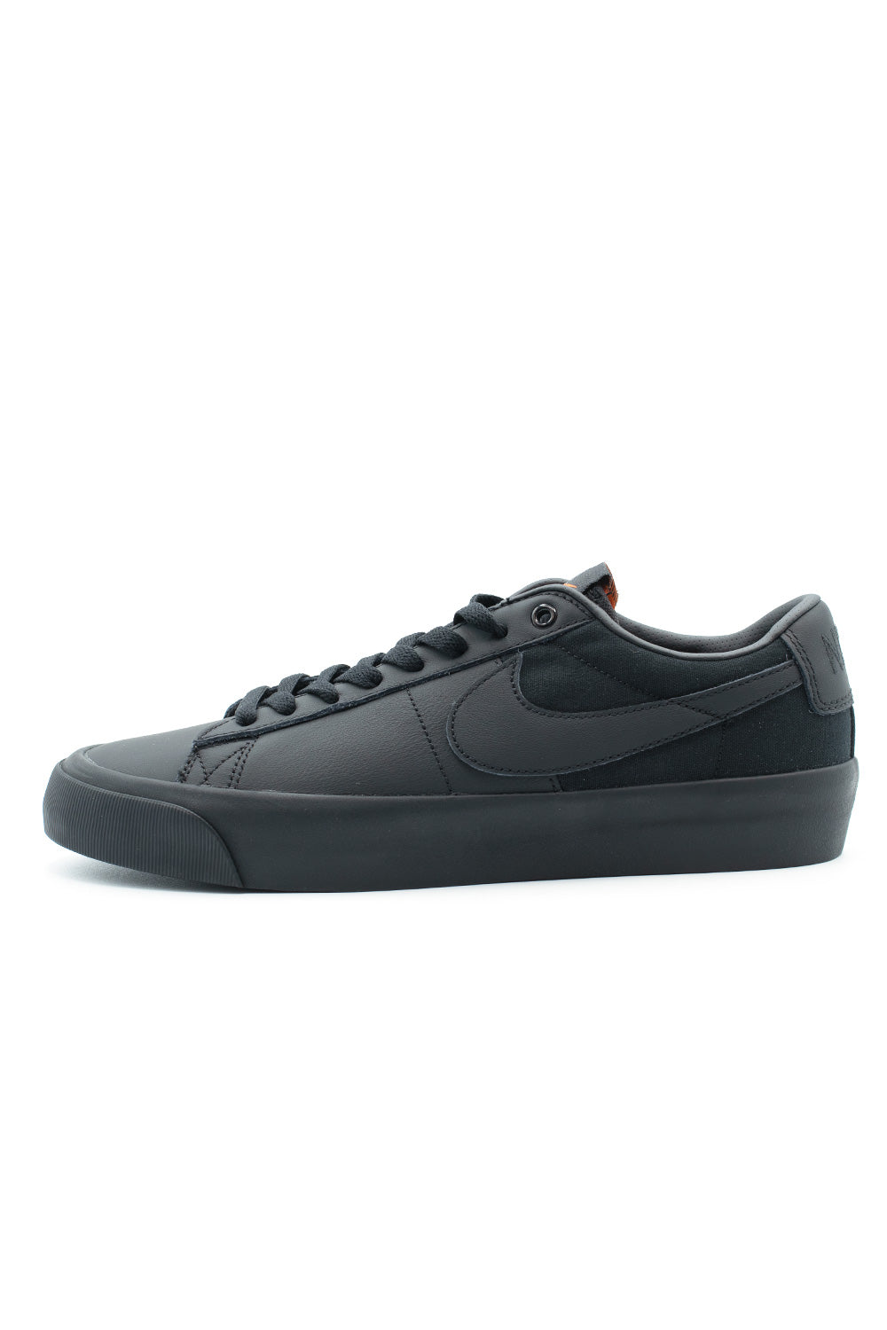 Nike SB Zoom Blazer Low Pro GT ISO Black – Klassischer Skateschuh mit strapazierfähigem Wildleder-Obermaterial in Schwarz