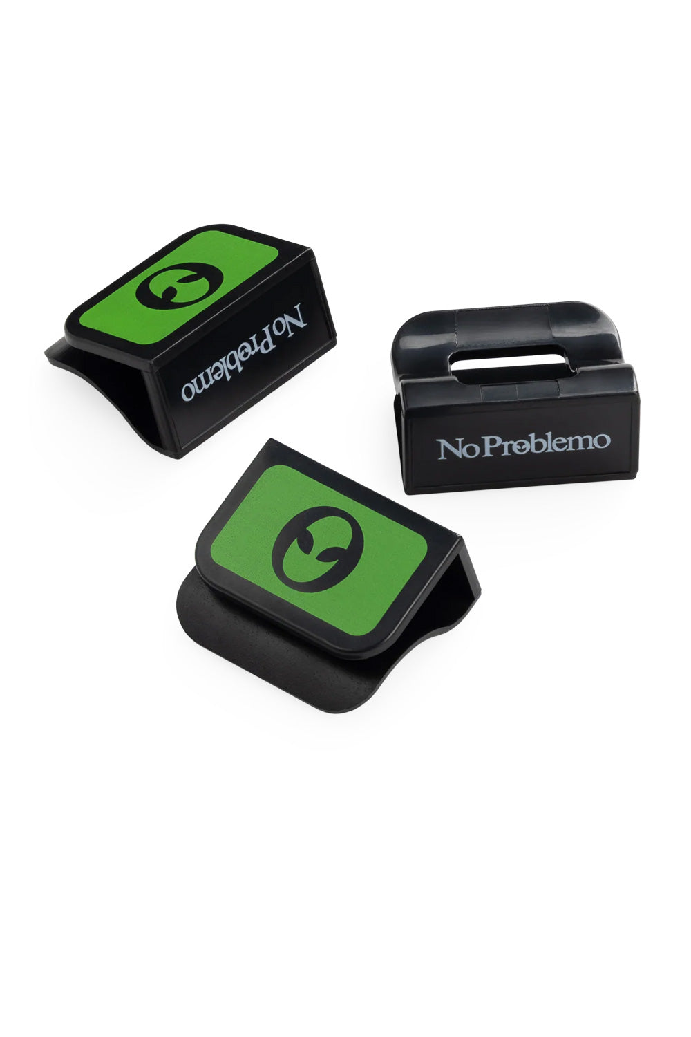 "Detailaufnahme des No Problemo Alien-O Webcam Covers in Schwarz – einzigartiges Design mit Alien-Logo"