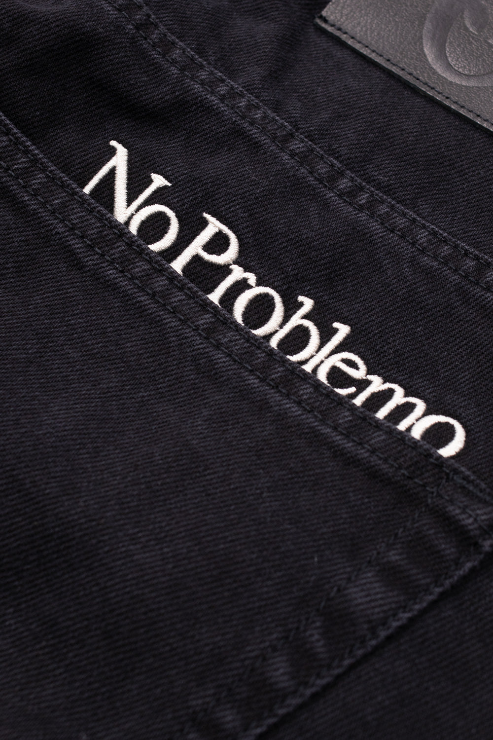 "No Problemo Bagi Jean Black – Schlichte schwarze Bagi-Jeans mit coolem No Problemo-Print für tägliche Outfits"