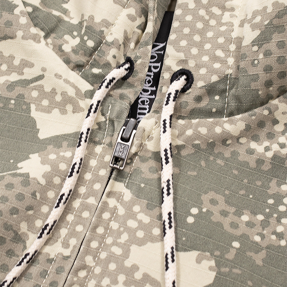 Macro studio close-up of the collar and neckline on the No Problemo Forest Ripstop Work Jacket, detailing the heavy-duty metal YKK zipper puller, black embroidered eyelets with two-tone speckled tubular drawstrings, crosshatch ripstop grid fabric texture, and the woven black "No Problemo" inner hanger loop label.
