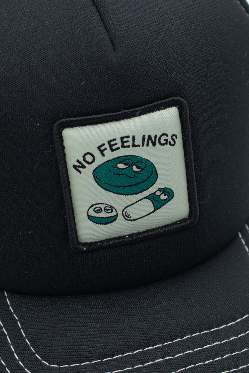 "No Problemo 'No Feelings' Trucker Cap Black – Stylische schwarze Trucker Cap mit markantem Statement-Design für moderne Streetwear"