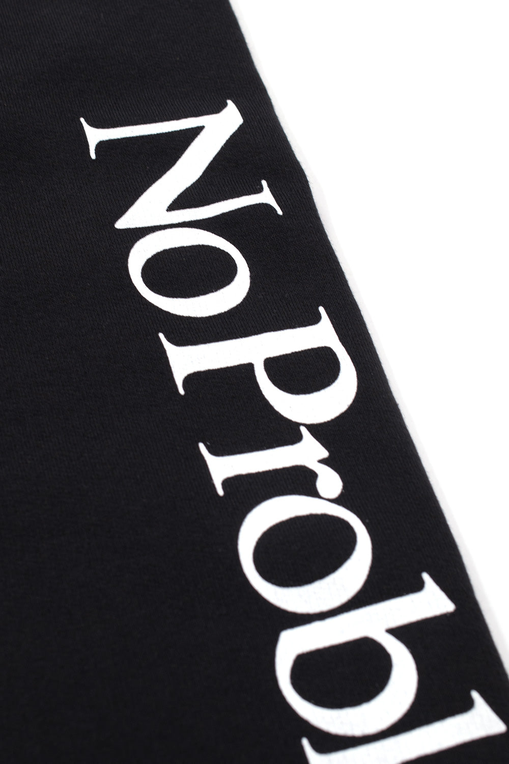 "No Problemo Sweatpant Black – Komfortable schwarze Sweatpants mit auffälligem 'No Problemo'-Logo für trendige Casual-Outfits"
