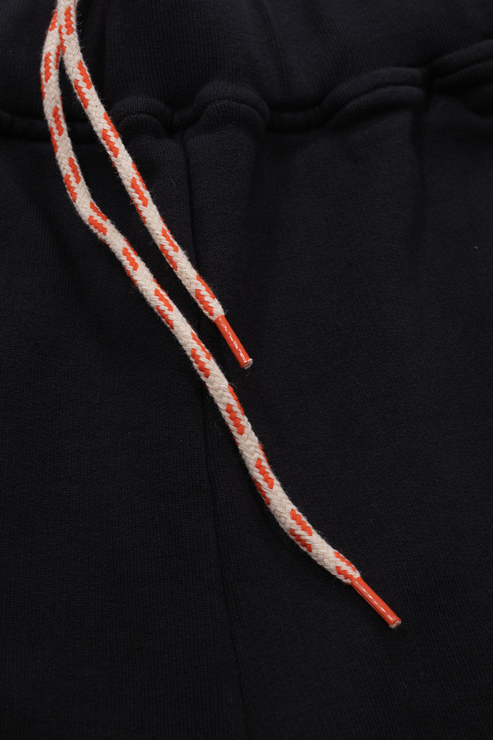 "No Problemo Sweatpant Black – Lässige schwarze Sweatpants für entspannte Tage, dekoriert mit coolem 'No Problemo'-Print"