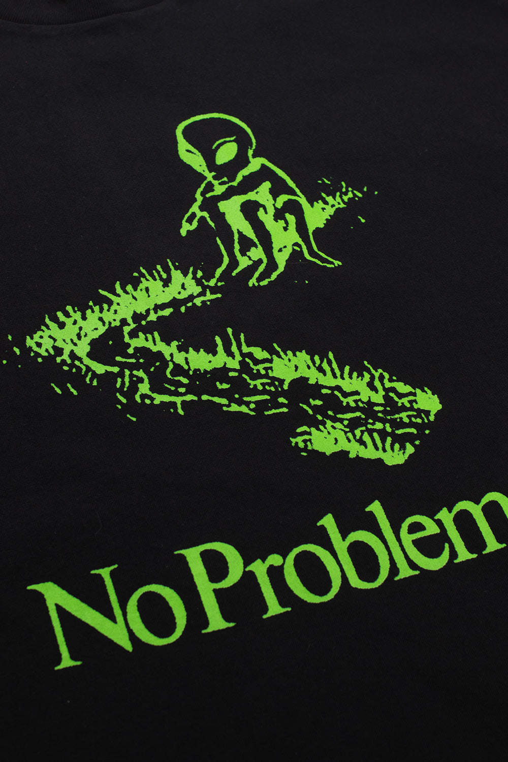 "No Problemo 'Toboggan' T-Shirt Black – Trendiges schwarzes T-Shirt mit einzigartigem Toboggan-Print für urbanen Style"