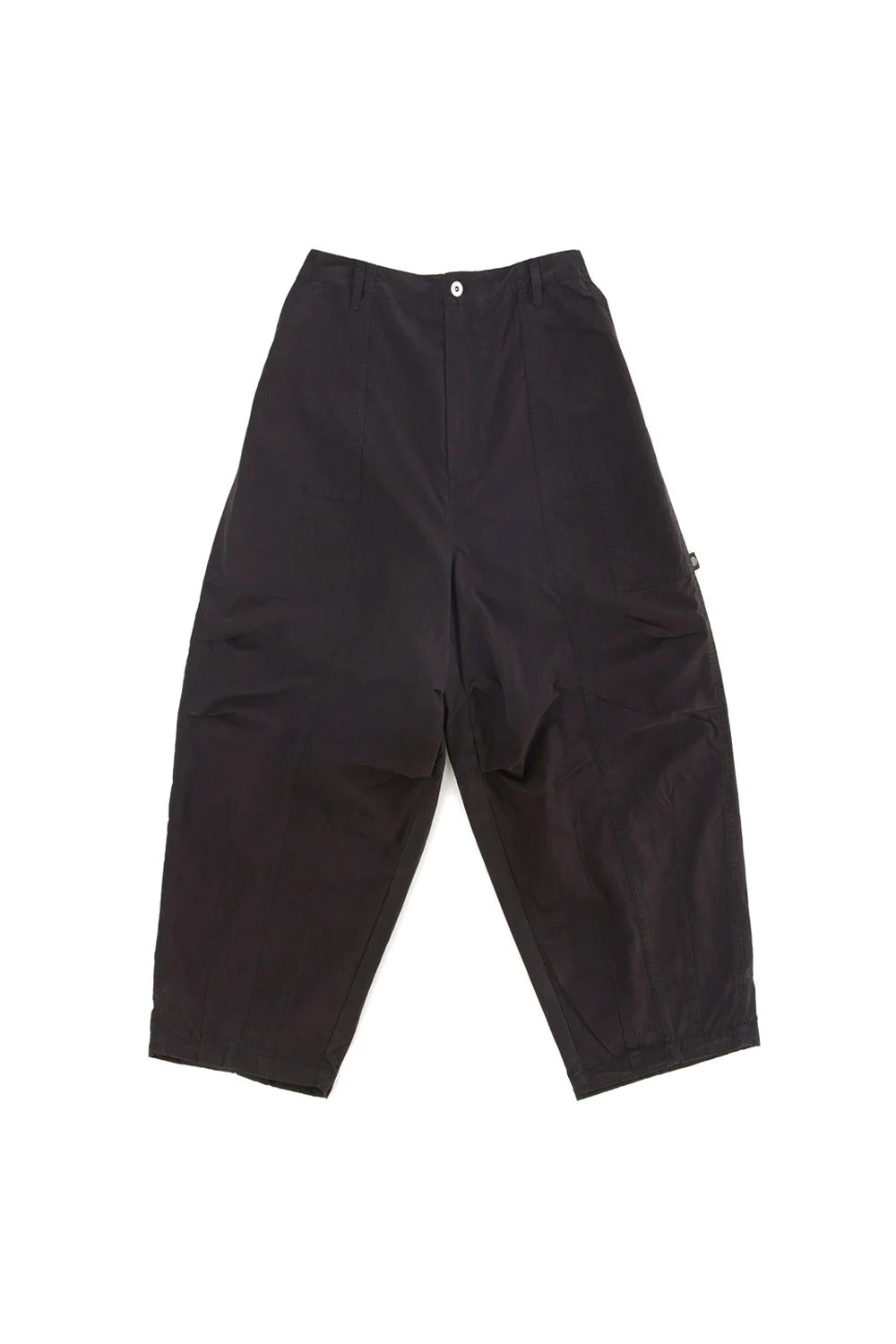 "Vorderansicht der Perks and Mini Free Flow Wide Leg Pant – stylische schwarze Hose mit weitem Schnitt und elastischem Bund"