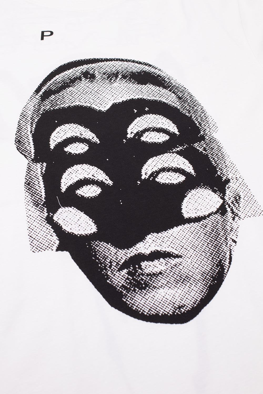 "Detailansicht der Grafik auf dem Perks and Mini POAM T-Shirt in Weiß – modernes Kunstdesign mit stilvollen Farben"