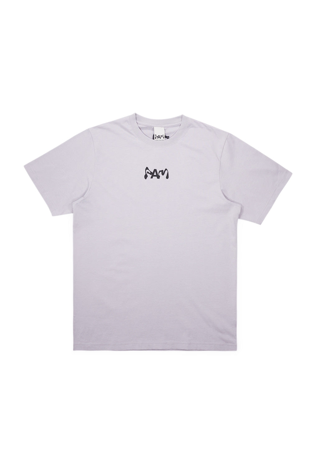 "Vorderansicht des Perks and Mini She’s Back T-Shirts – lässiges T-Shirt mit kreativer Illustration auf der Brust"