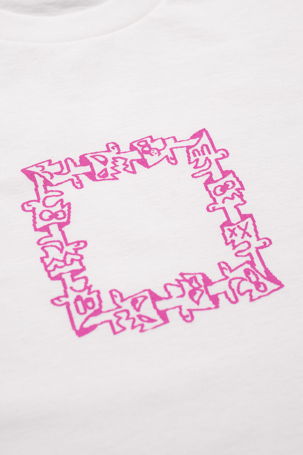 Slinky Logo T-Shirt in Cherry White – Stylisches weißes T-Shirt mit kreativem Slinky Logo für trendbewusste Mode-Fans