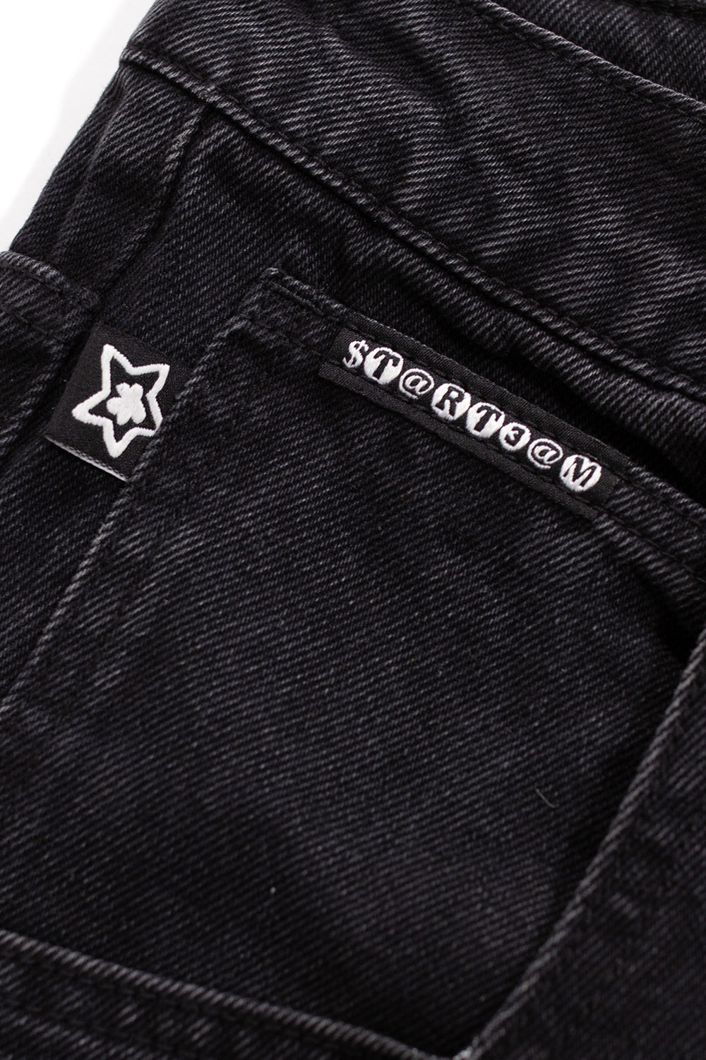 Starteam East Village Double Knee Star Jeans in Black – Stylische schwarze Jeans mit Double-Knee-Design und kreativen Star-Elementen