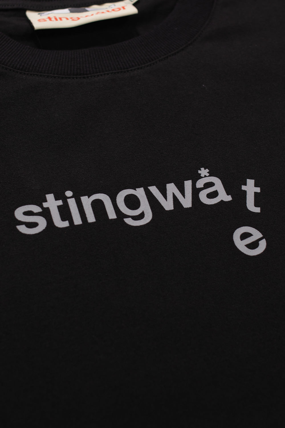 Stingwater Classic Melt Logo Tee in Schwarz – Hochwertiges Baumwollshirt mit einzigartigem Grafikdesign