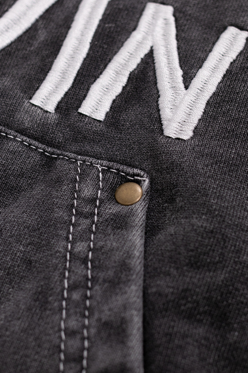 Stingwater Crisis Zip Hoodie – Oversized Fit, Vintage-Waschung und einzigartiger Grafik-Print
