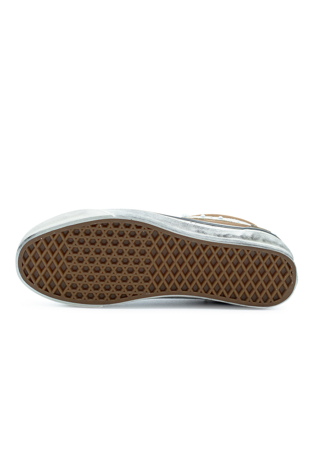 Vans Old Skool 36 LX waffle outsole in gum rubber showing classic Vans traction pattern, skate grip performance and long-lasting vulcanized sole unit