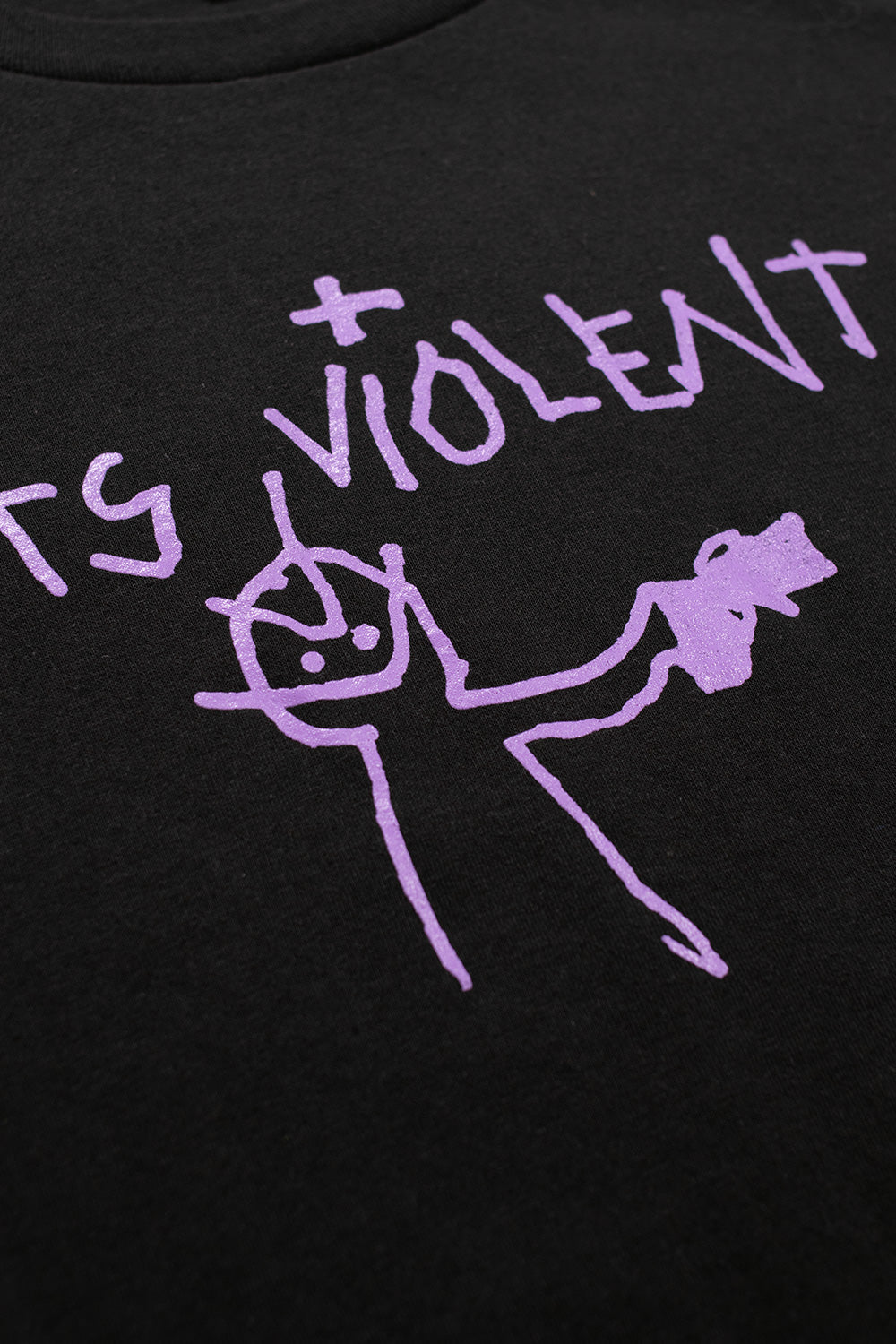 Violet! It's Violet T-Shirt in Schwarz – Stylisches schwarzes T-Shirt mit kreativem "It's Violet!" Design, perfekt für modebewusste Skate-Fans