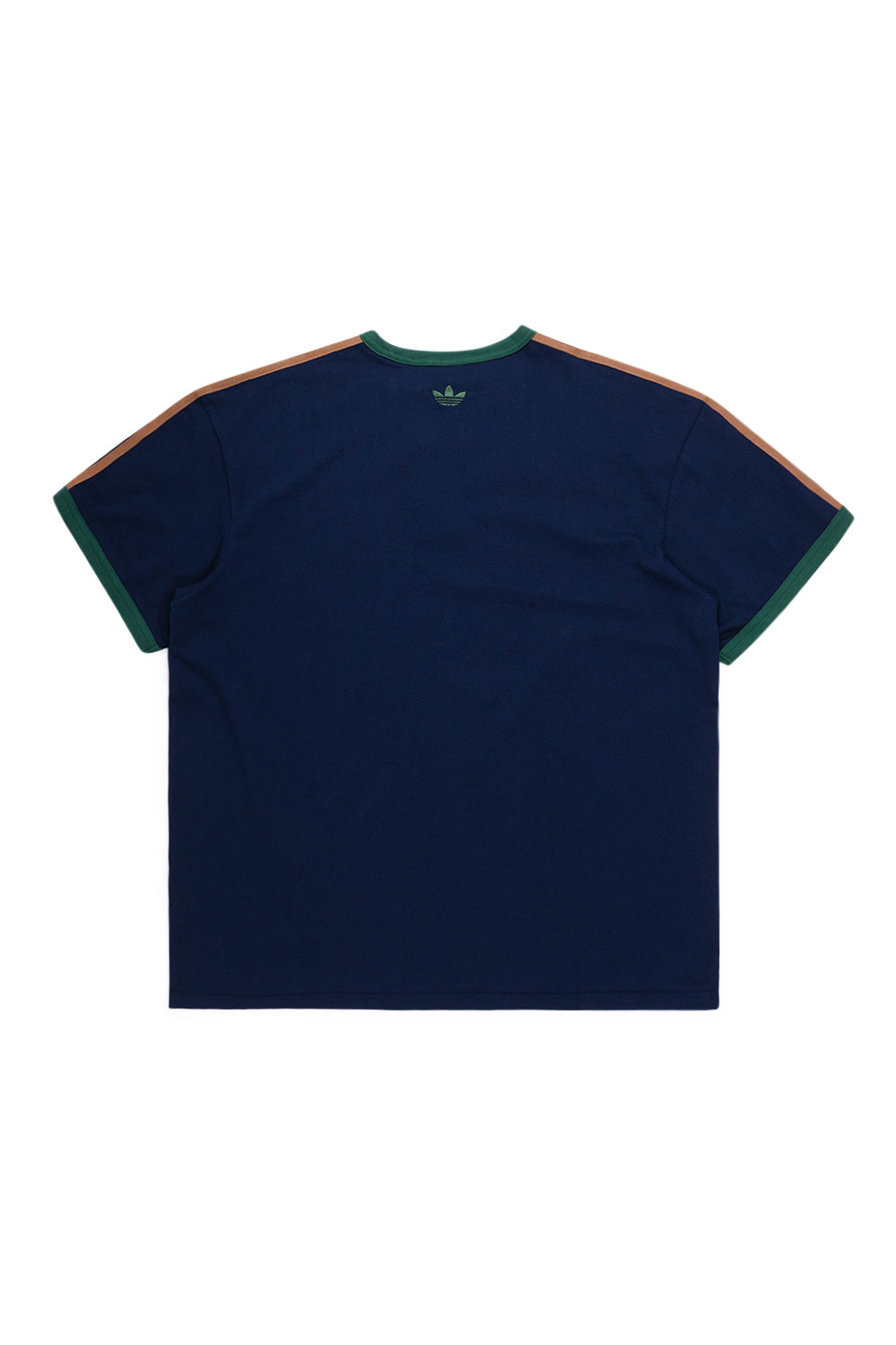 Dunkelblaues Adidas T-Shirt aus 100 % Baumwolle mit markanter Frontgrafik und aufgenähten Streifen für sportlichen Look.