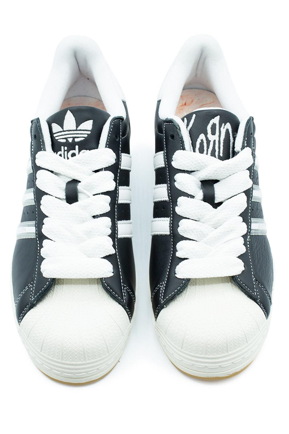 Adidas X Korn Superstar Schuh Schwarz / Altweiss / Scharlachrot