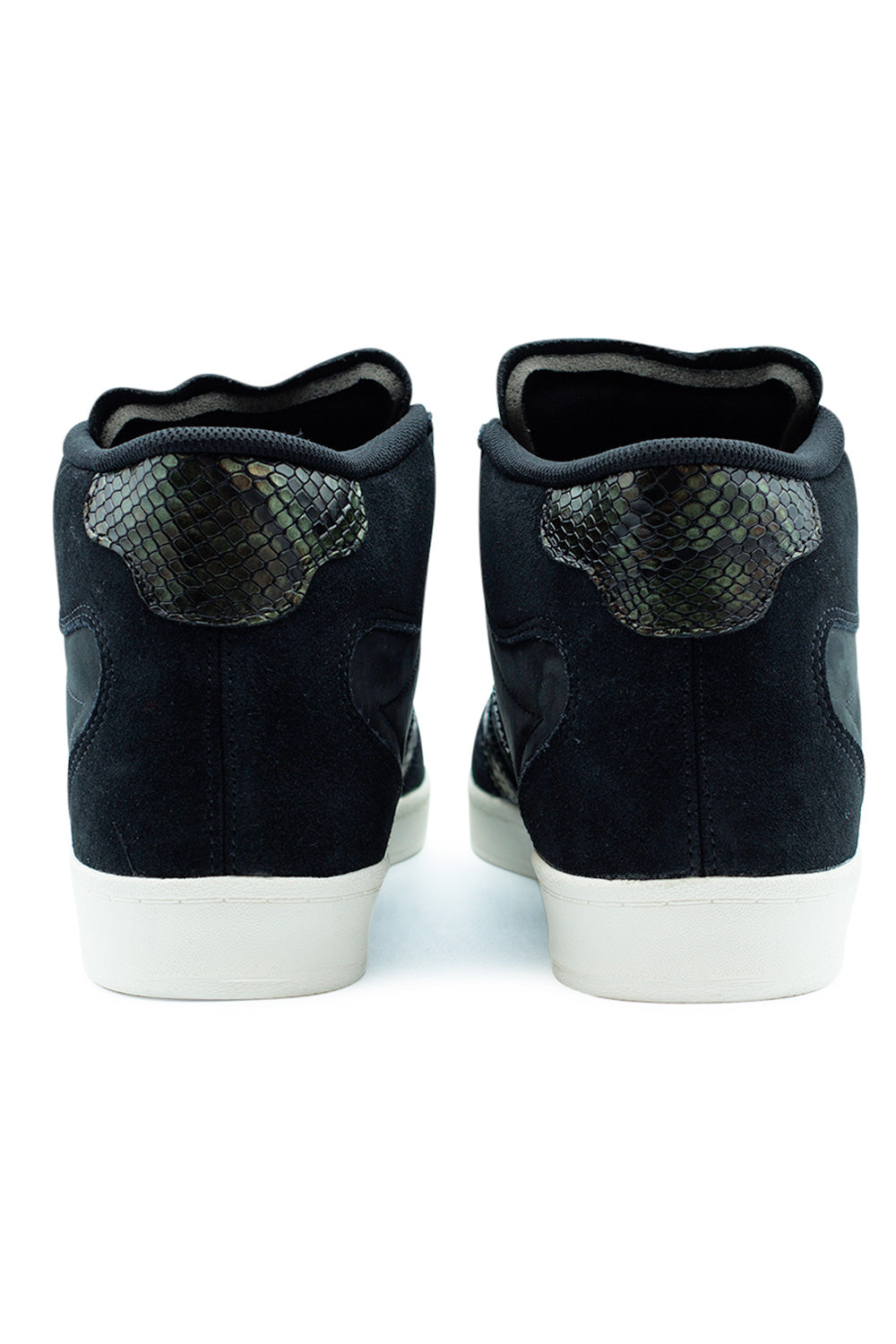 Unisex Adidas Superskate Kader Sylla Core Black Supplier Color Off White, retro-inspired skate shoe with padded ankle, EVA cushioning, and signature gold details.