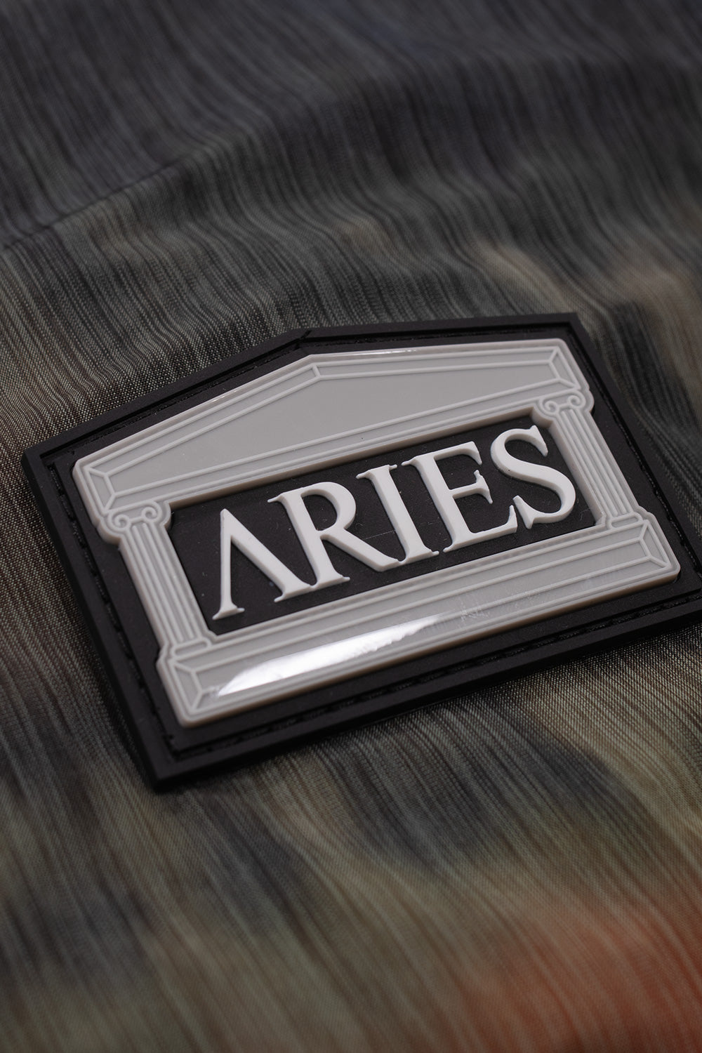 "Leichte Aries Windjacke mit Colourfade-Design – perfekte Kombination aus Style und Funktion"