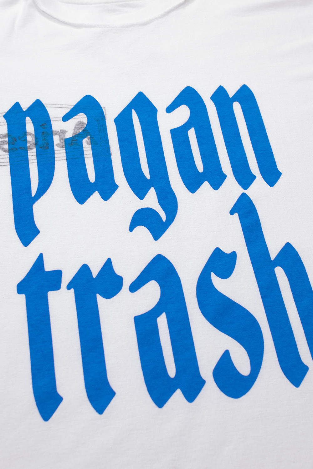 "Aries Pagan Trash Reverse T-Shirt – Weißes Aries-Tee mit einzigartiger Druckgestaltung und lässigem Fit"
