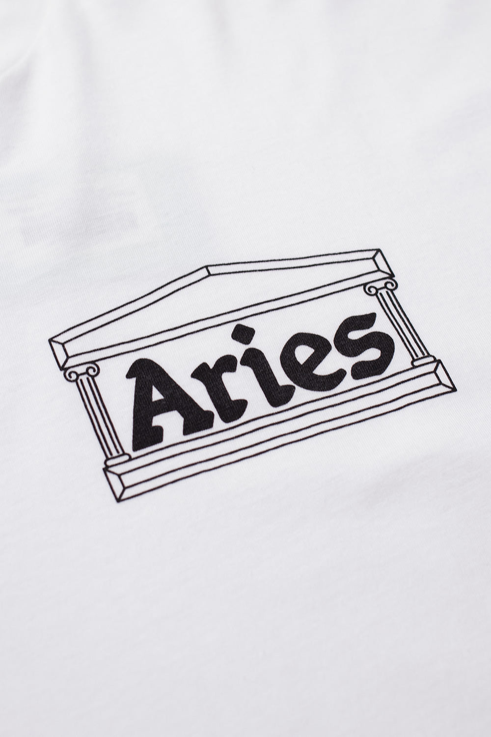 "Aries Temple T-Shirt in Weiß – Hochwertiges weißes Shirt mit einem ikonischen Temple-Logo für stilbewusste Mode"