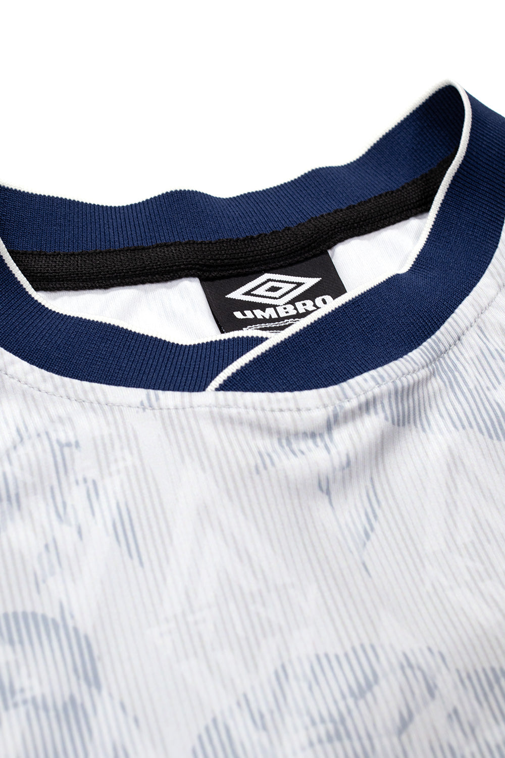 "Aries x Umbro Roses Trikot White – Stylisches, weißes Fußballtrikot mit auffälligem Rosendesign für Modebewusste"