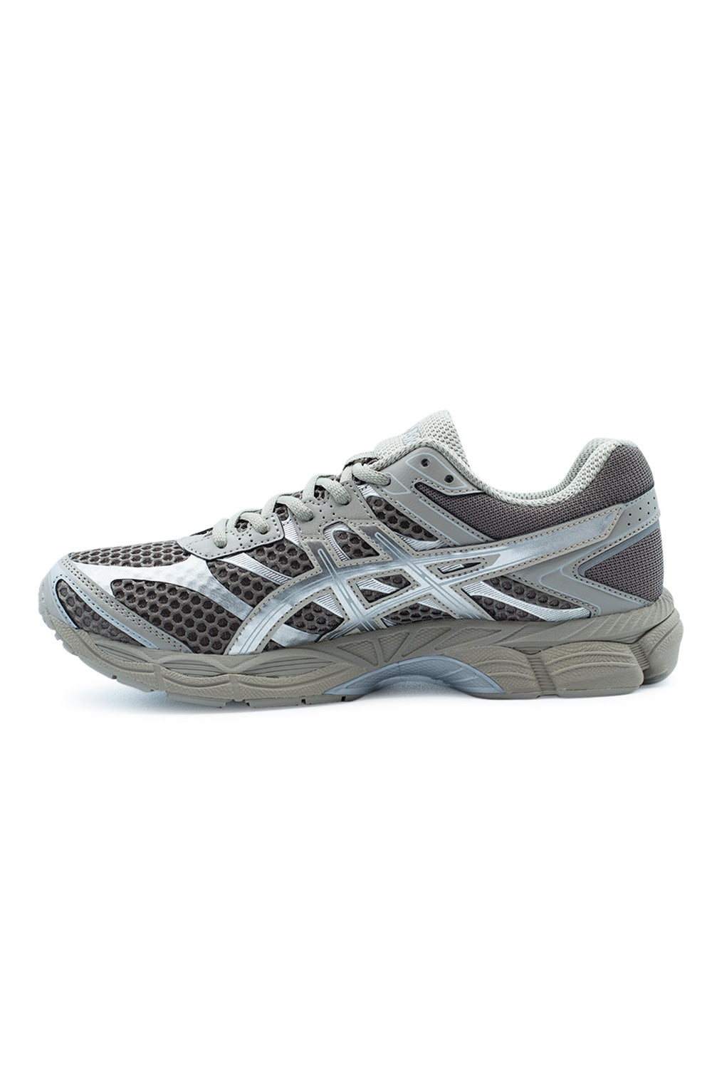 Medial arch profile view of the Asics Gel-Cumulus 16 sneaker, showing the inner lateral support cage, silver tiger stripe detailing over dark brown honeycomb mesh, contoured FLUIDRIDE midsole architecture, and midfoot torsion stability bridge.