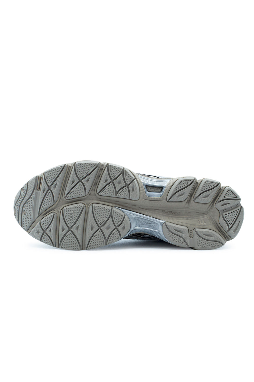 Full bottom view of the Asics Gel-Cumulus 16 durable rubber outsole, displaying the multi-segmented flex grooves, high-abrasion traction pods, exposed midfoot Trusstic stability shank, and the central vertical Guidance Line decoupling groove.