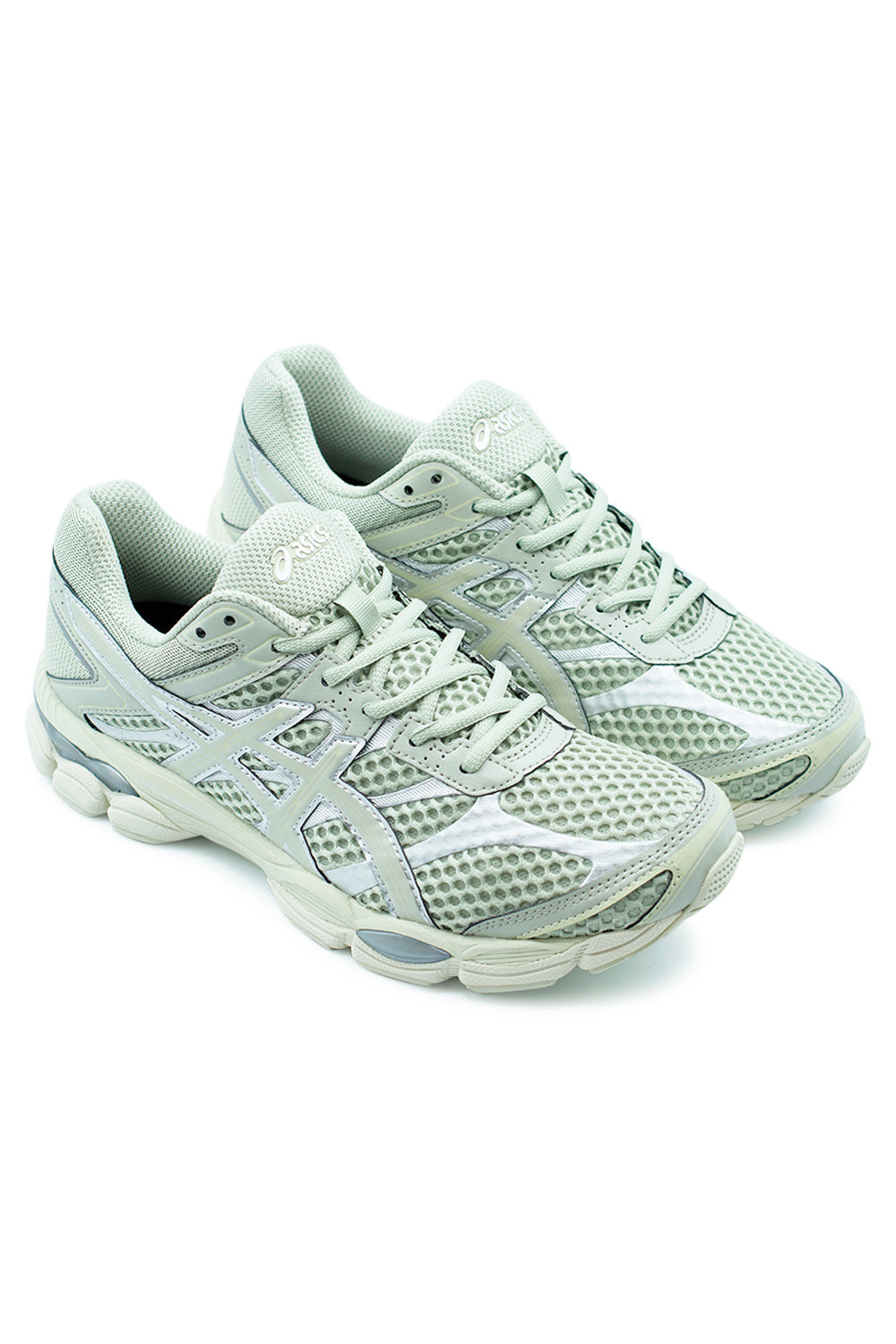 Angled pair shot of Asics GEL-Cumulus 16 Dried Leaf Green featuring layered retro-tech overlays, open mesh ventilation and dual GEL units for soft long-distance cushioning.