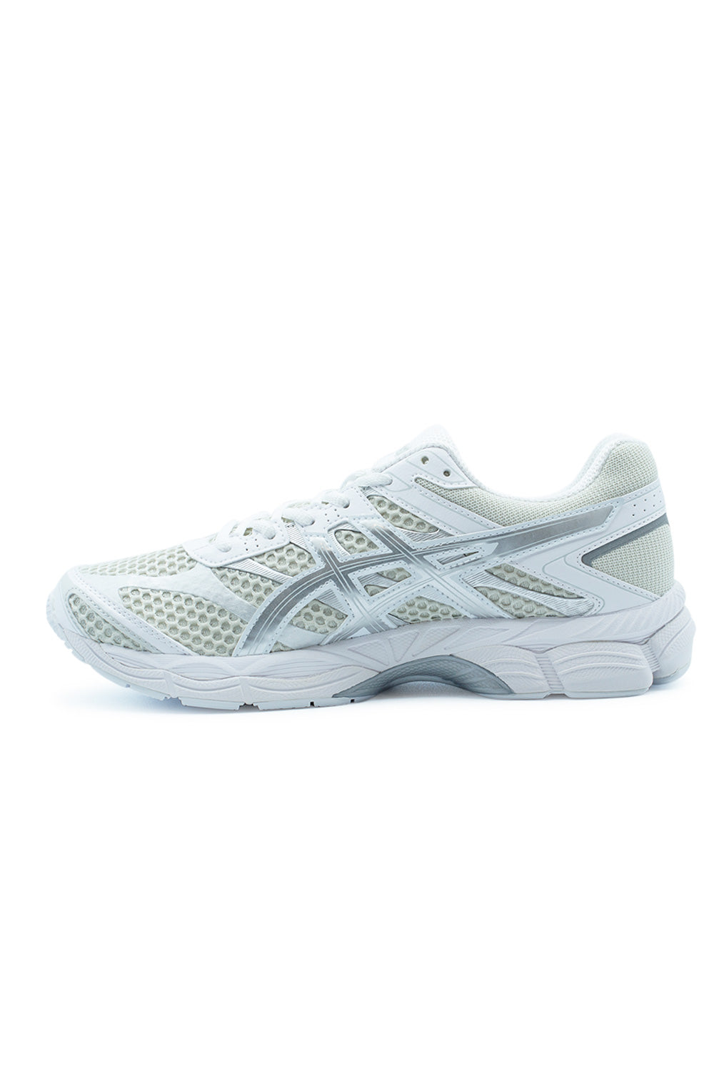 Medial side view of the Asics GEL-Cumulus 16 running sneaker, detailing the seamless panels, metallic silver tiger stripes, and white Fluidride midsole foam.
