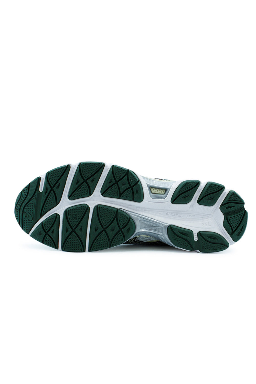 Bottom sole detail of ASICS GEL-CUMULUS 16 featuring durable traction outsole, Guidance Line technology and responsive cushioning for everyday sneaker comfort