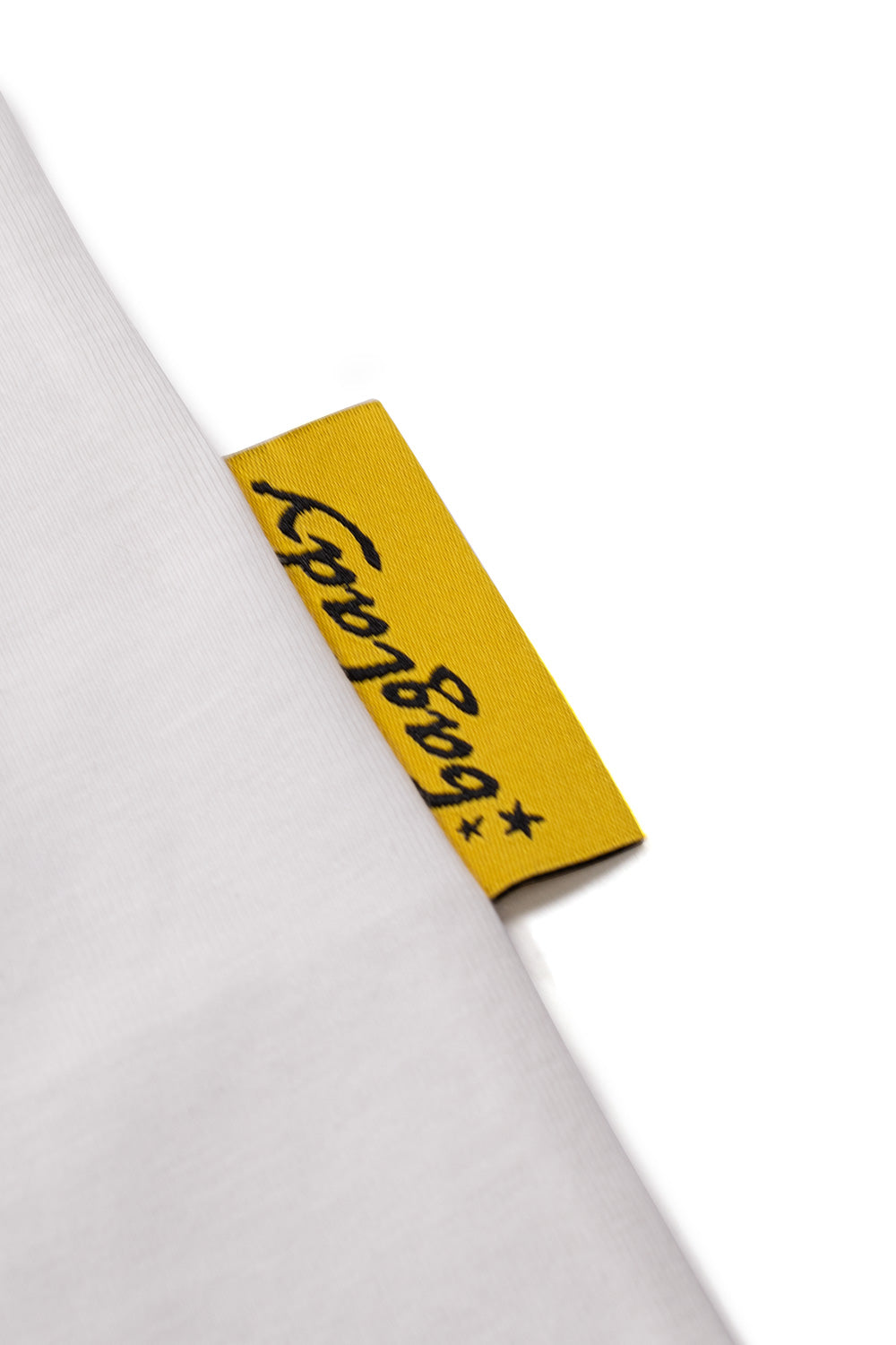 "Seitenansicht des Baglady Duality T-Shirts – komfortables Unisex-T-Shirt für vielseitige und stylische Outfits"