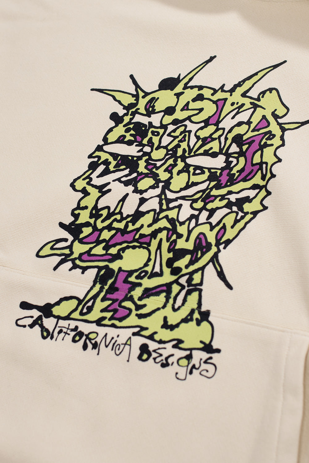 Detailaufnahme des Brain Dead Hoodies mit markantem Kopf-Motiv – inspiriert von Comic-Art und Subkultur