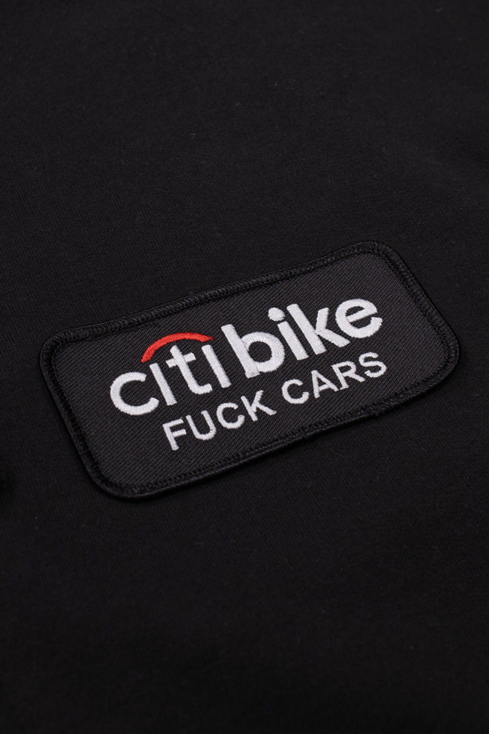 "Detailansicht des Citi Bike Boyz Eff Cars Zip Hoodies in Schwarz – urbaner Hoodie mit grafischem Print und komfortablem Zip-Design"