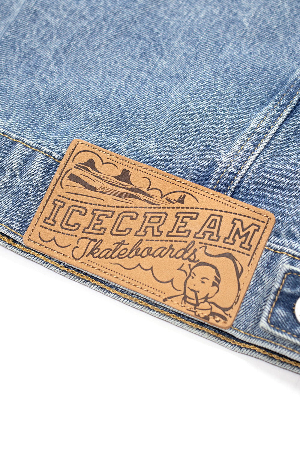 IceCream Check Lined Denim Trucker Jacket Vintage Wash Blue – Jeansjacke mit kariertem Innenfutter und klassischer Vintage-Waschung von IceCream für einen authentischen, lässigen Look
