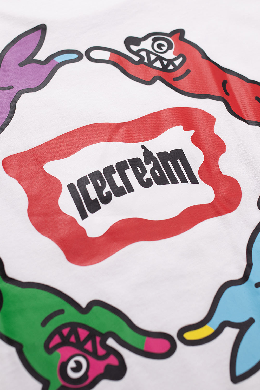 IceCream Roundabout T-Shirt White – Hochwertiges Baumwollshirt mit markantem Grafik-Print für einen urbanen Look
