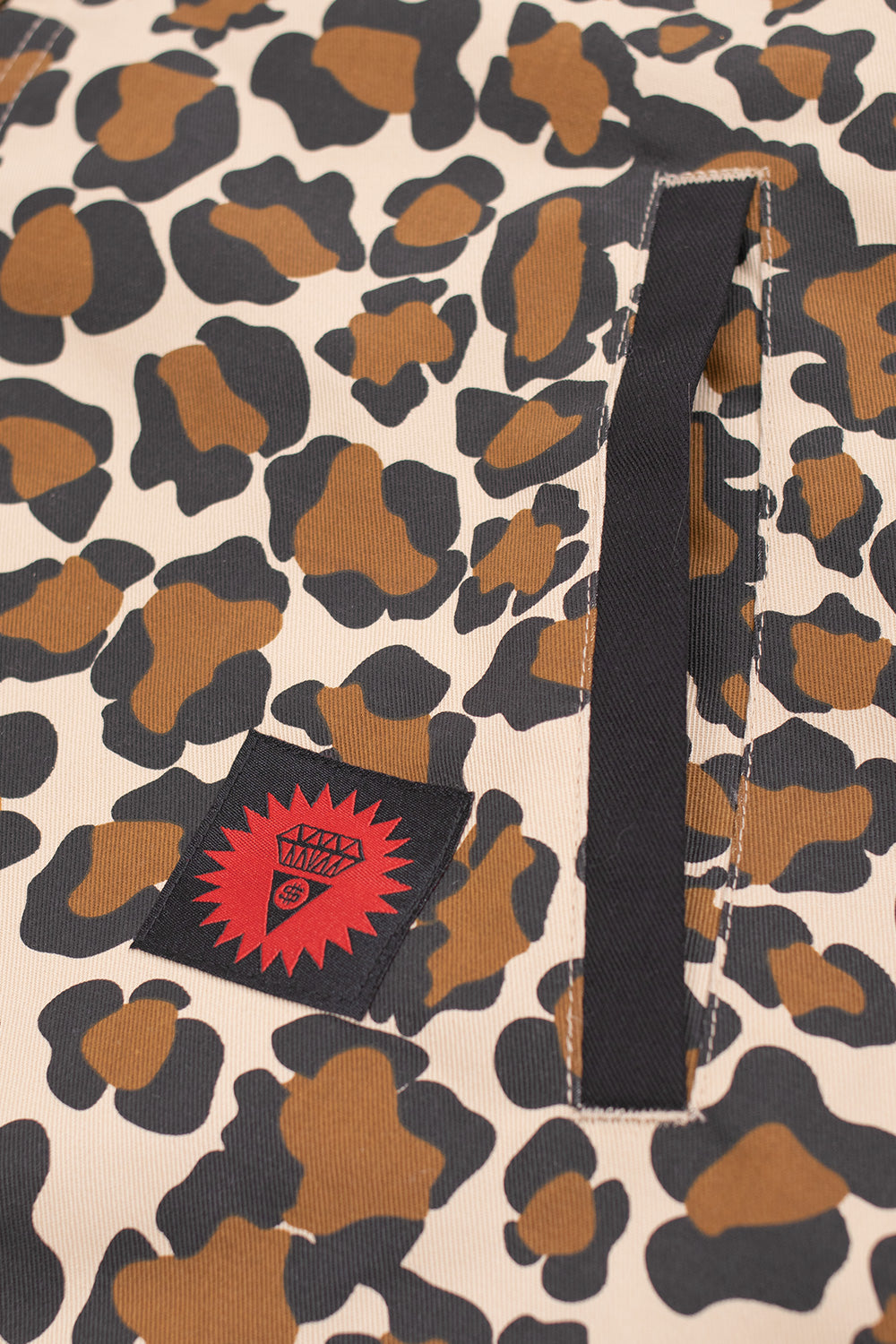 Icecream Leopard Workwear Jacket – Auffällige Jacke mit einzigartigem Animal-Print und funktionalen Taschen