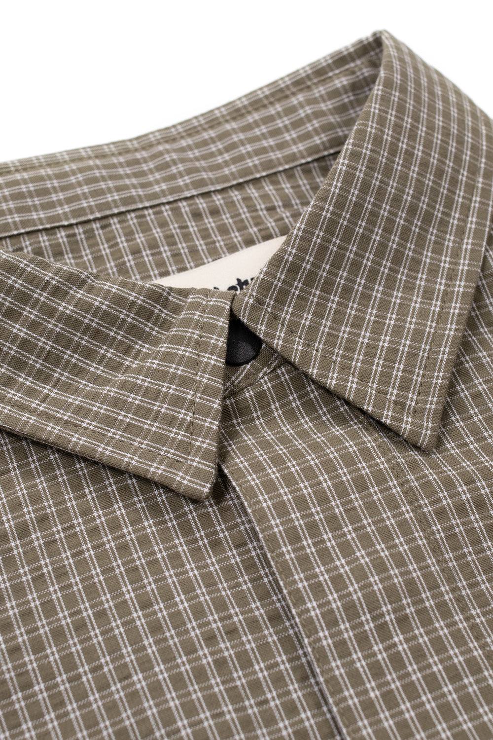 Detailed view of the Metalwood Studio overshirt collar featuring green and white check pattern, high-quality tailoring and contemporary streetwear workwear aesthetics