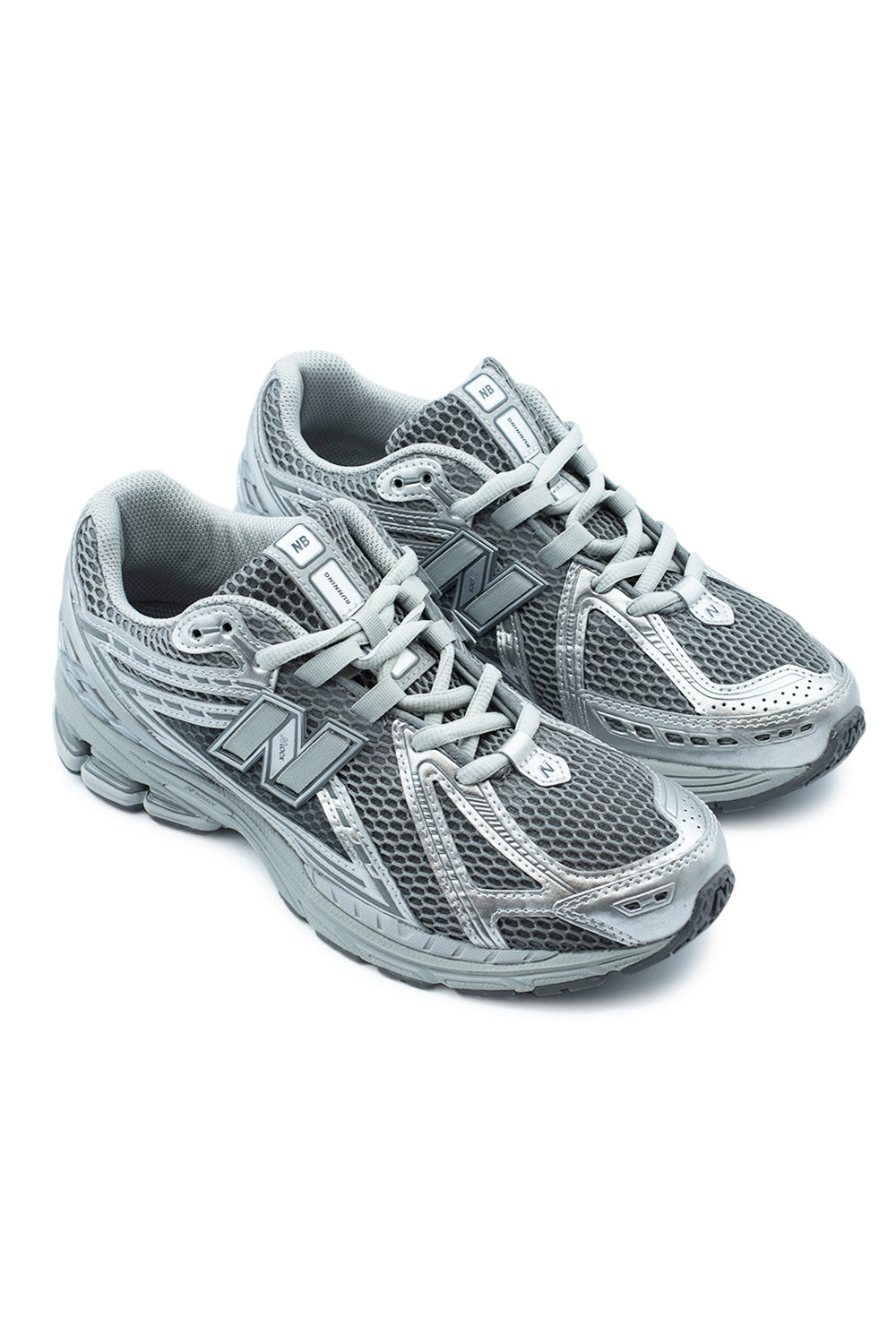 New Balance 1906R Schuh – Harbor Grey, Silver Metallic und Concrete für einen eleganten Sneaker mit innovativem Design und hervorragender Dämpfung.

