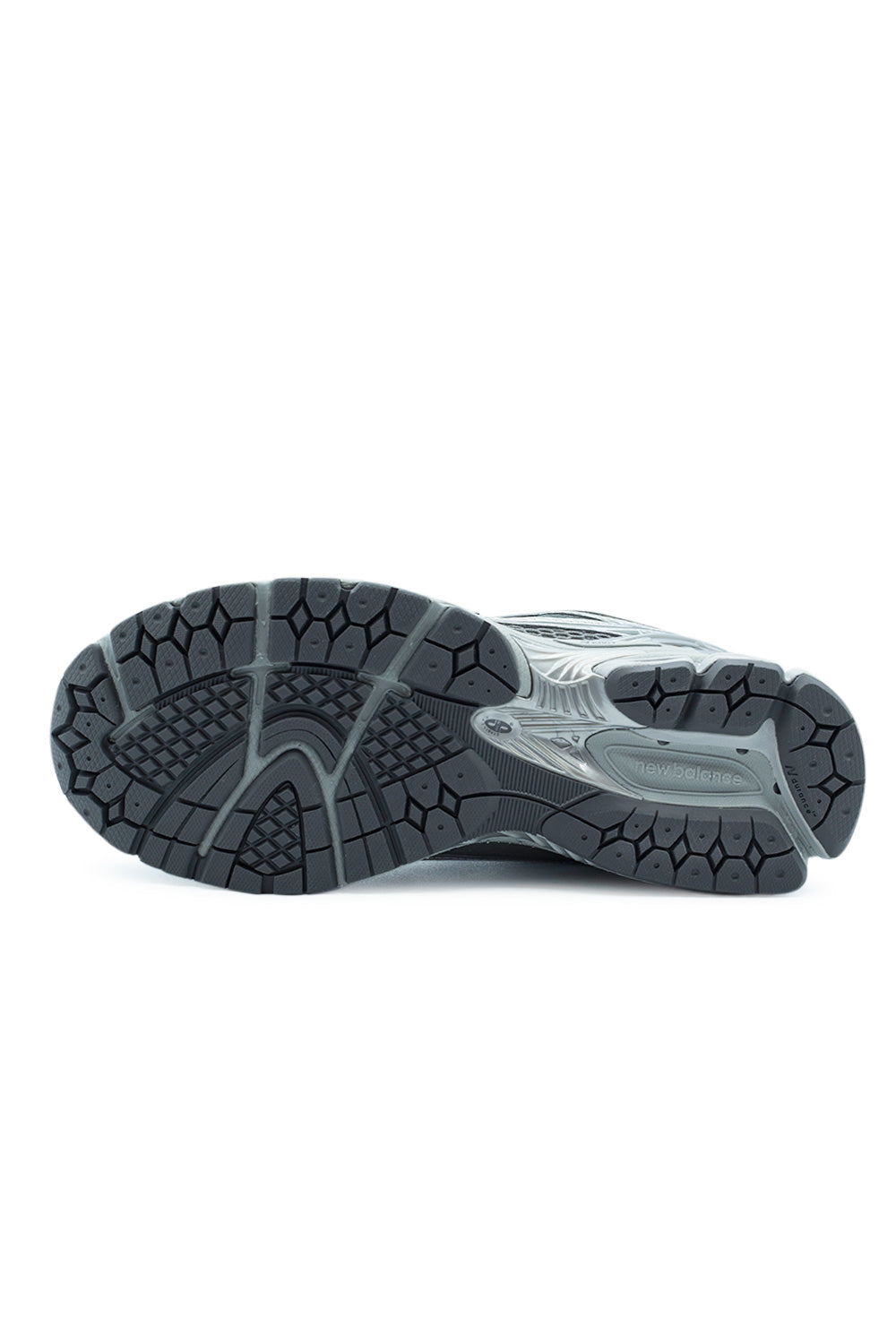 New Balance 1906R Schuh in Harbour Grey, Silver Metallic und Concrete – Perfekte Kombination aus sportlicher Ästhetik und urbanem Design.
