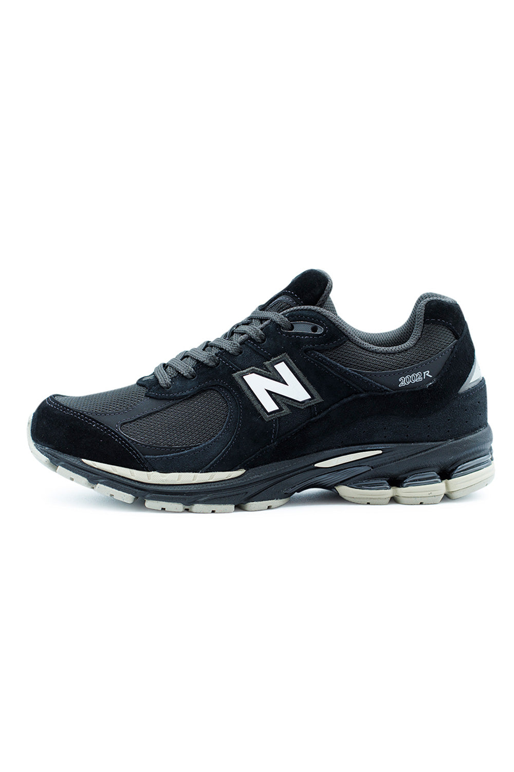 New Balance 2002R Shoe Black Timberwolf White – retro running sneaker with pigskin suede mesh upper, ABZORB midsole, and N-ergy cushioning.