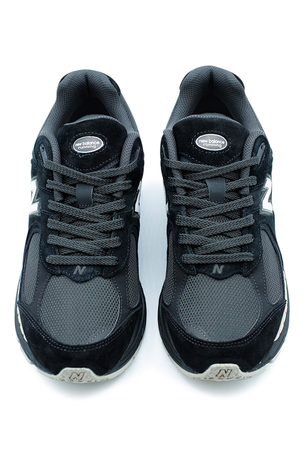 New Balance 2002R Black Timberwolf White – lifestyle running shoe with suede mesh mix, ABZORB SBS heel support, and Stability Web outsole.