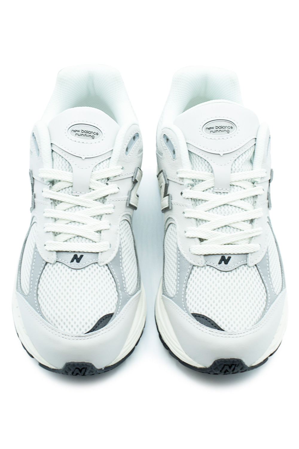 New Balance 2002R in Grey Matter und Sea Salt – Kombiniert komfortable Dämpfung und stilvolle Farbgebung für den urbanen Lifestyle.

