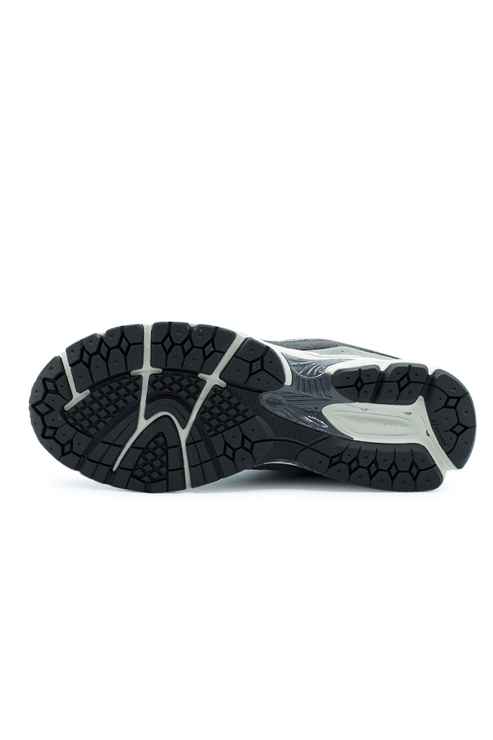 Rückansicht des New Balance 2002R Castlerock – Ergonomische Form mit ABZORB-Dämpfung für maximale Stabilität und ein müheloses Laufgefühl bei jedem Schritt.