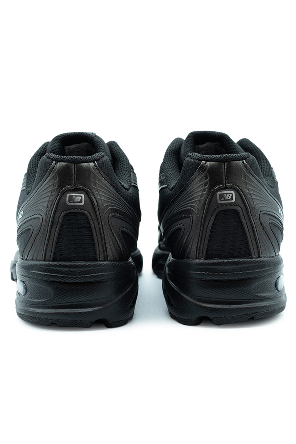 Unisex New Balance 740 retro running shoes Black Silver Metallic, ABZORB midsole absorbs shock for comfort and long-distance support.