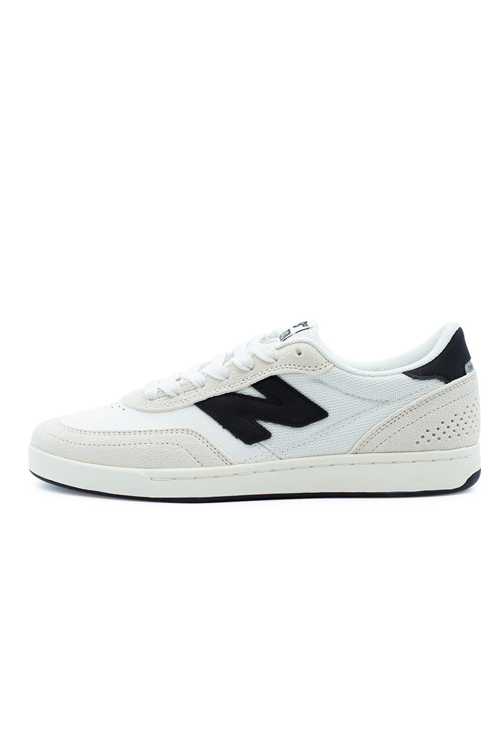 New Balance Numeric 440 V2 Sea Salt/Black – Skate-Schuh mit ABZORB-Mittelsohle für hervorragende Dämpfung und Stoßabsorption bei jedem Schritt.