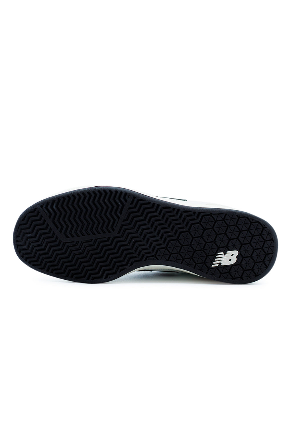 Hochwertiger New Balance Numeric 440 V2 – Suede- und Mesh-Obermaterial für strapazierfähige Atmungsaktivität und langlebigen Komfort bei jedem Einsatz.
