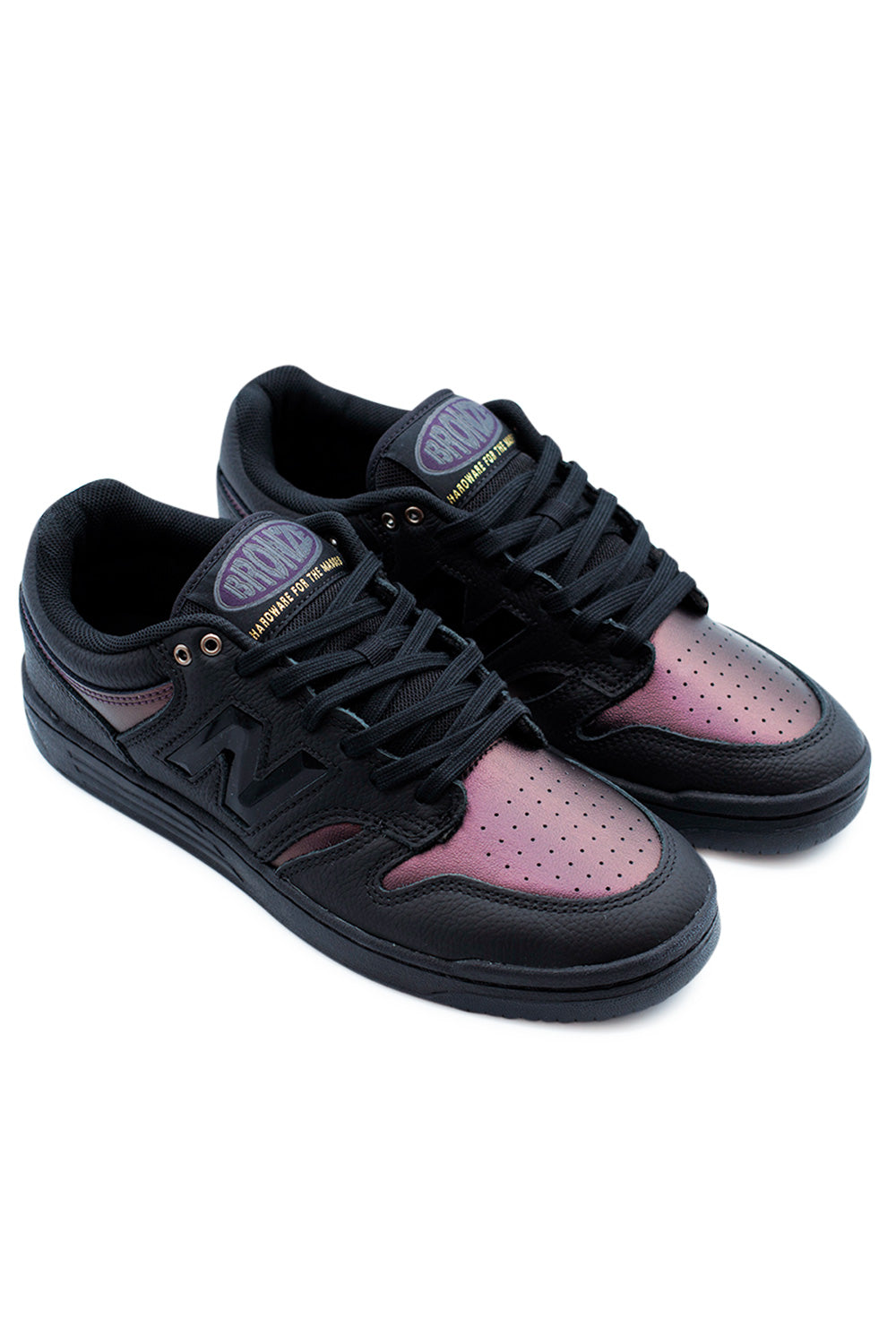 Profilaufnahme des schwarzen New Balance 480 Skateboardschuhs mit FuelCell-Dämpfung für reaktionsschnelles Skaten