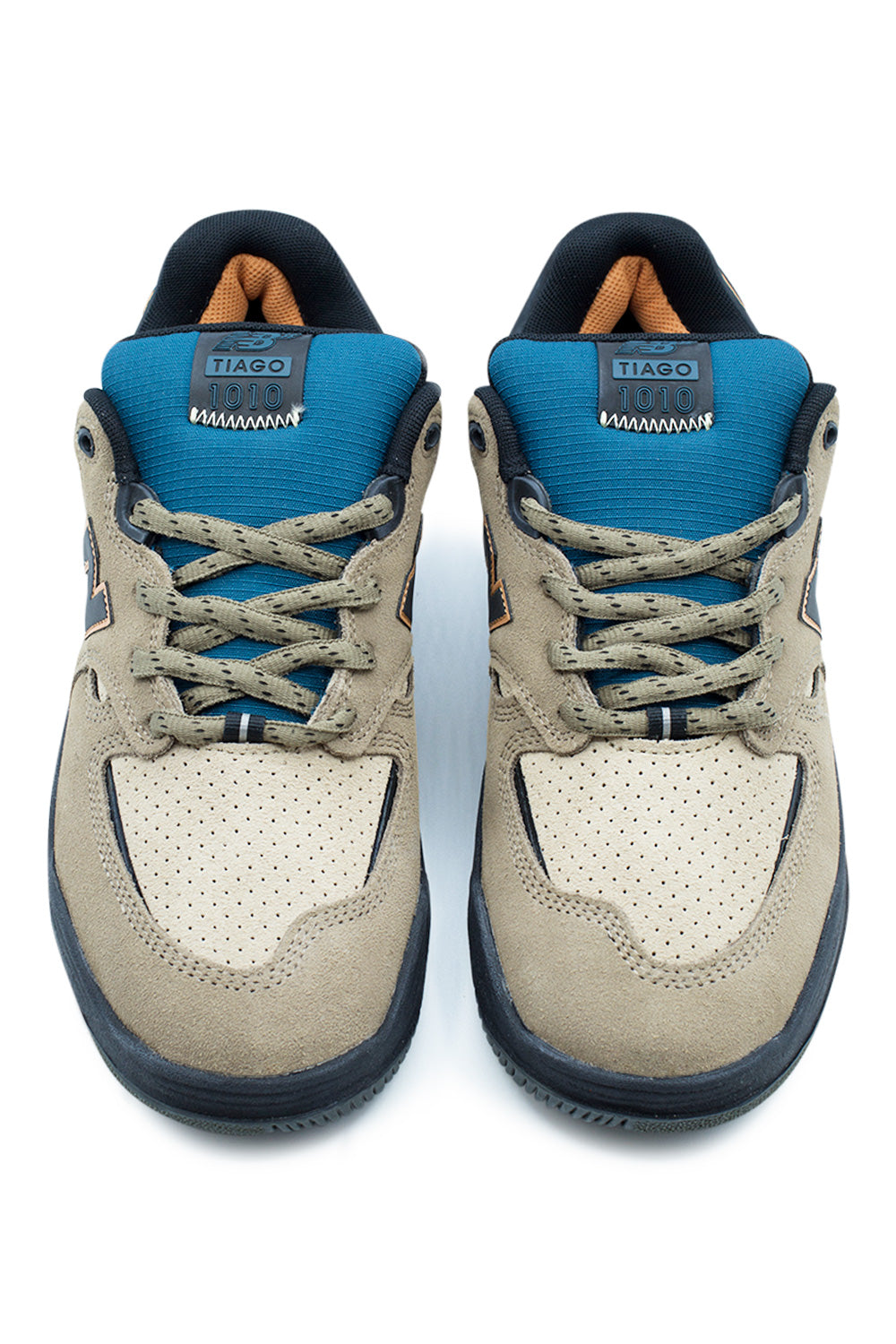 New Balance Numeric 1010 Tiago Lemos – Premium-Skateboarding-Schuh in Mushroom/Black mit robustem Wildleder-Obermaterial und stabiler Passform.
