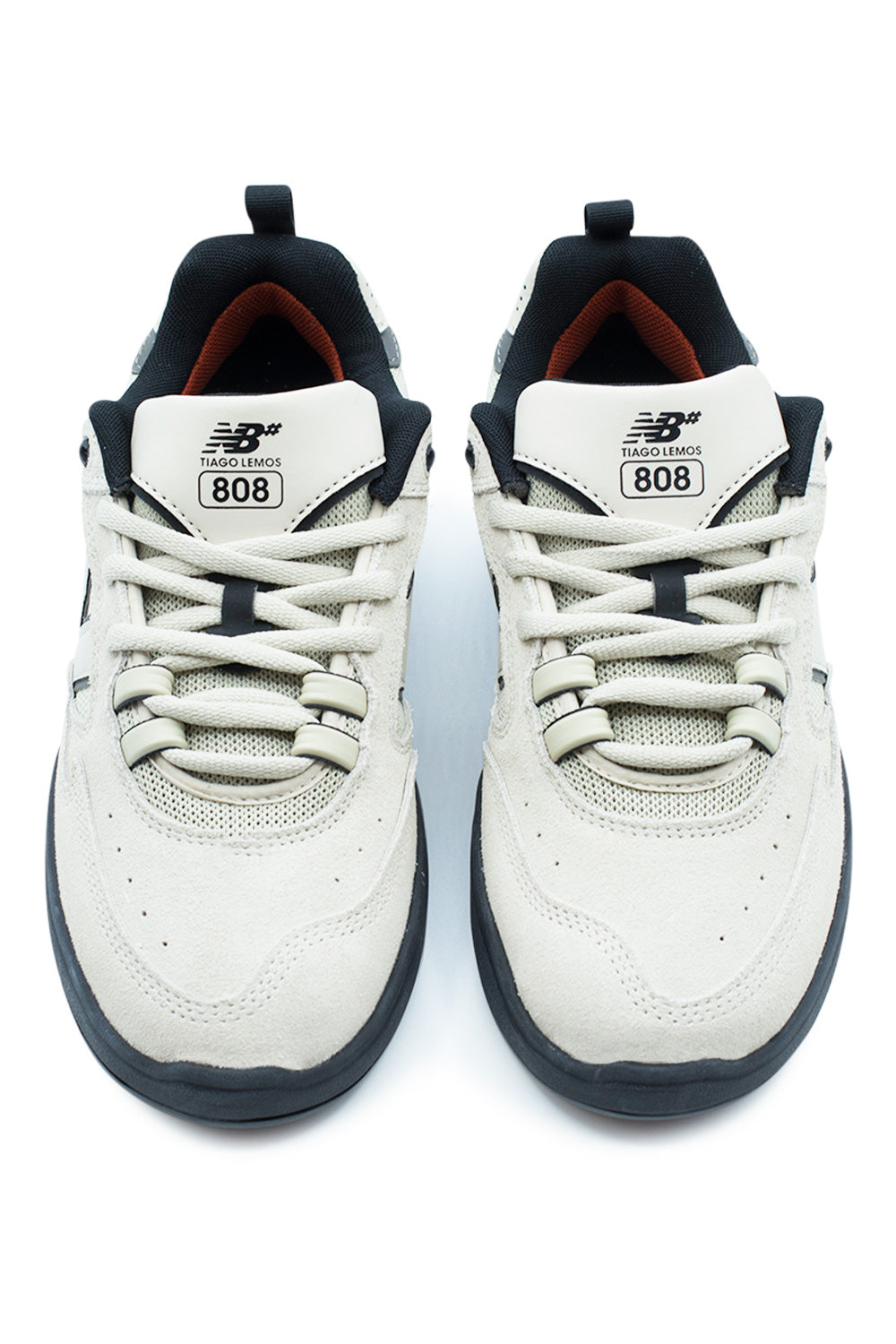 New Balance Numeric 808 Tiago Lemos – Stylischer Performance-Skate-Schuh in Sea Salt mit schwarzem Logo und innovativer FuelCell-Dämpfung.
