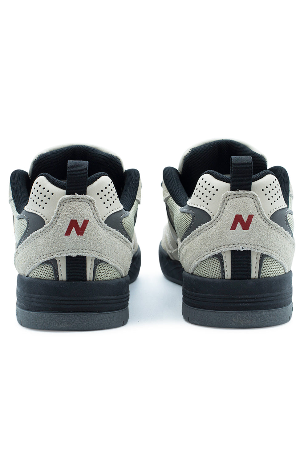 New Balance Numeric Tiago Lemos 808 – Strapazierfähiger Skateboarding-Schuh mit verstärktem Zehenbereich und rutschfester Gummi-Außensohle.
