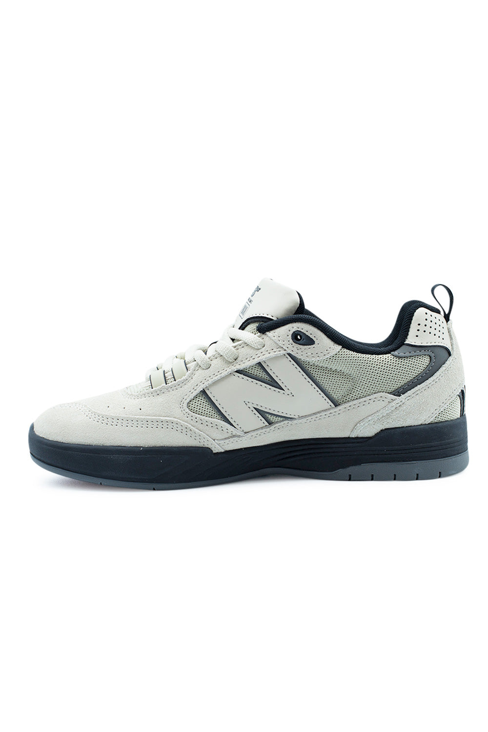 New Balance Tiago Lemos 808 – Moderner Skate-Schuh in neutralen Farben mit perfektem Grip und reaktionsfreudiger Zwischensohle.
